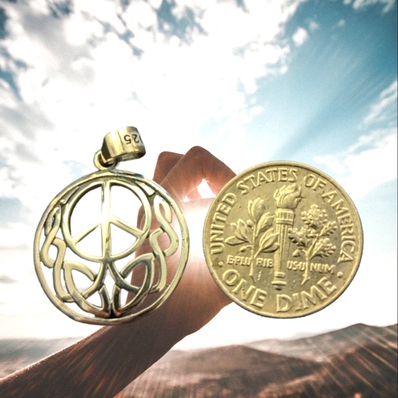 925 Sterling Silver Peace Pendant - Picture 4 of 4